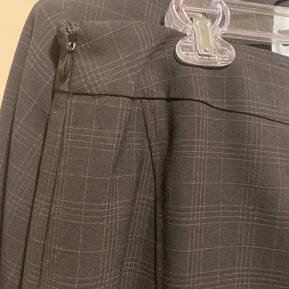 Anne Klein Skirt Suit Size 12 - Picture 10 of 14